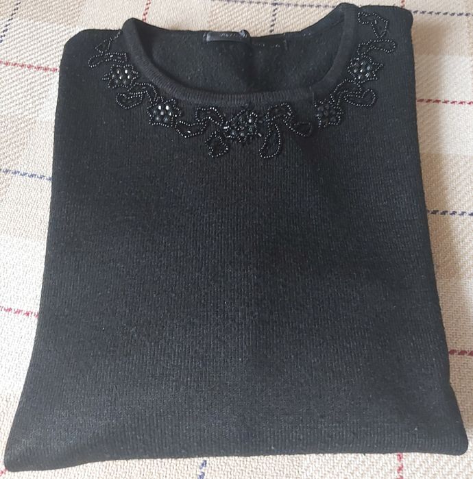 Swetr sweter z ozdobnymi koralikami czarny L/XL