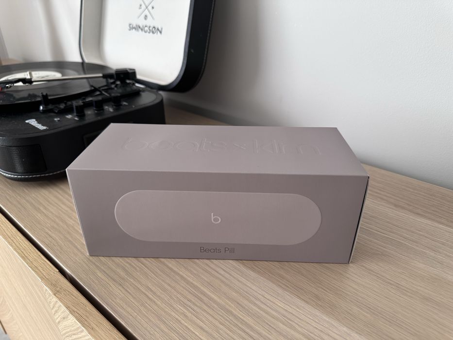 Beats Pill x Kim Kardashian Edition Light Grey