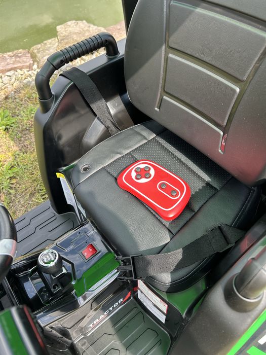 MEGA Traktor na akumulator dla dzieci Z Przyczepą 24V 2x200W Zielony