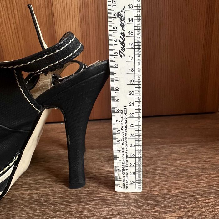 Туфлі на підборах та платформі