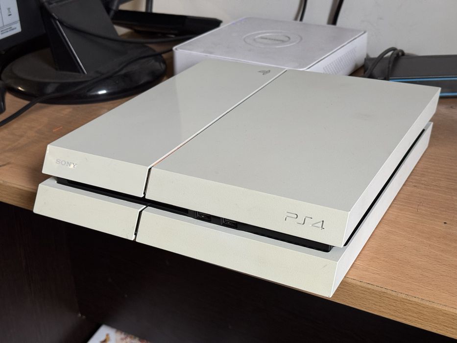 Продам PS4 Fat в Чудовому стані