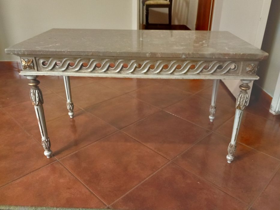 Mesa pequena de sala