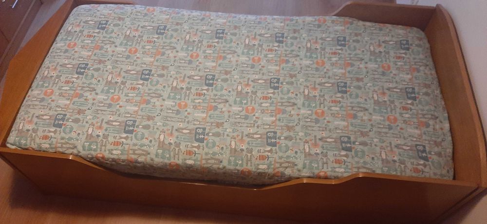 Cama solteiro  pinho