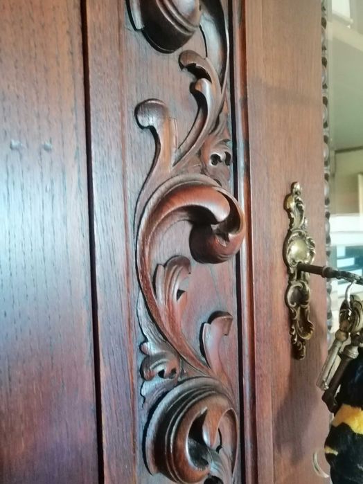 Estante decorativa, requintada e de qualidade (Nogueira)