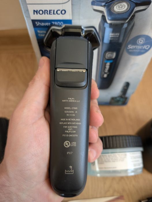 Електробритва Philips Norelco S7800 (Серія 7000) з очищувальною станцією