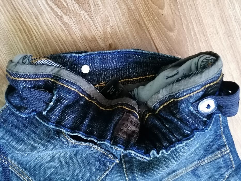 Spodnie jeansowe Next z regulacją  98