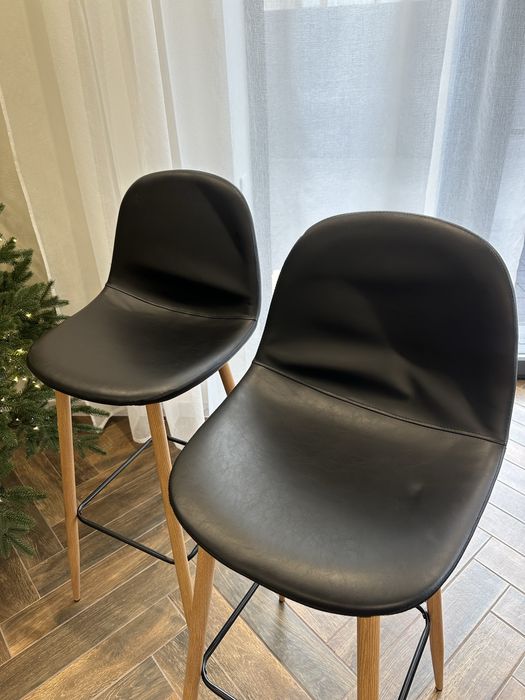 Барний стілець Jysk  ( напівбарний ) нові  2шт