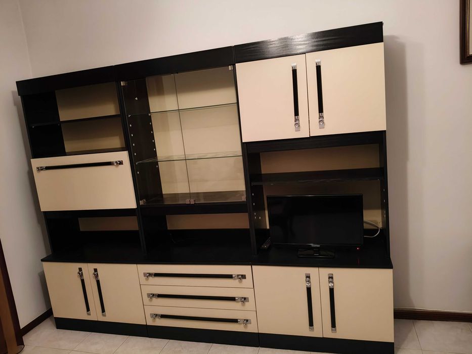 Móvel antigo em bom estado