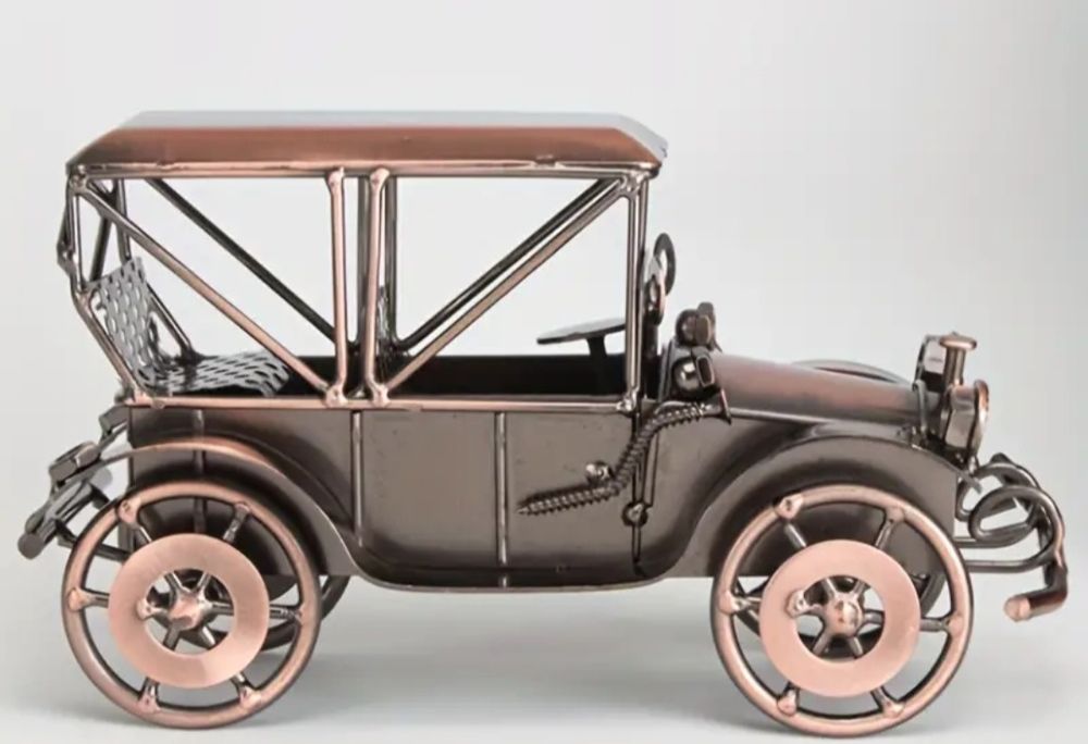 Carro Antigo em Metal