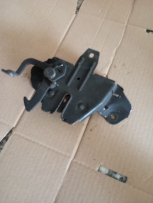 Feixo para capô de Mitsubishi