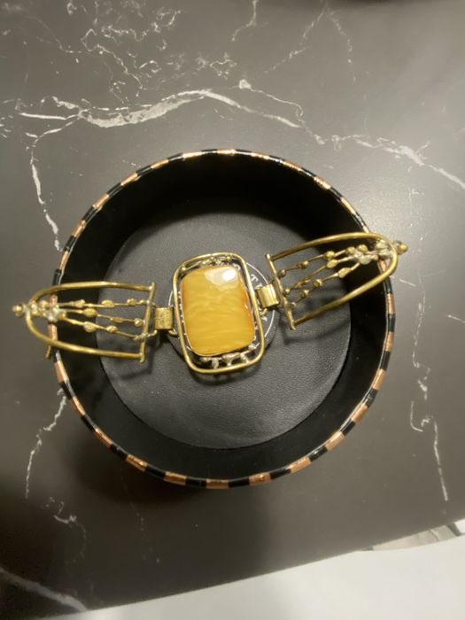 Zjawiskowa mosiezna bransoletka z bursztynem