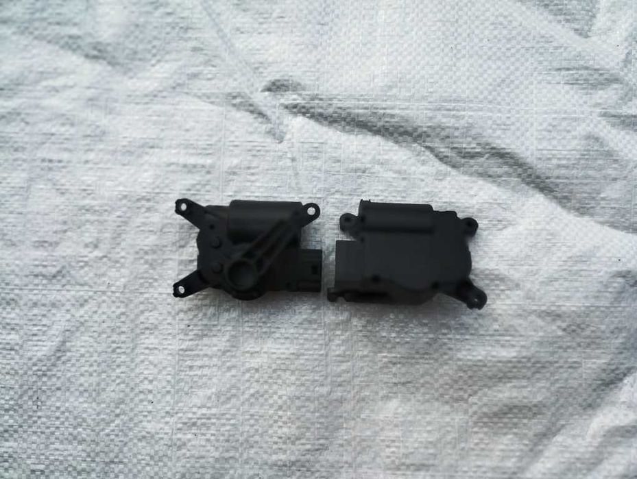 Мотор заслінки пічки 52411483R06 7L0907511AL VW Touareg Audi Q7