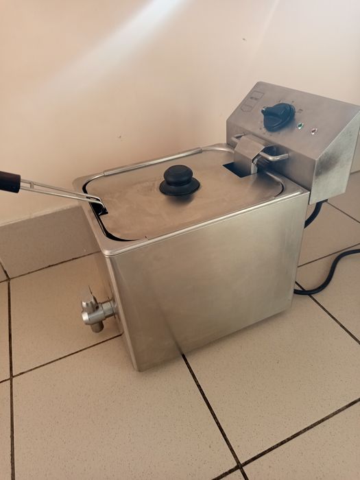 Професійна фритюрниця