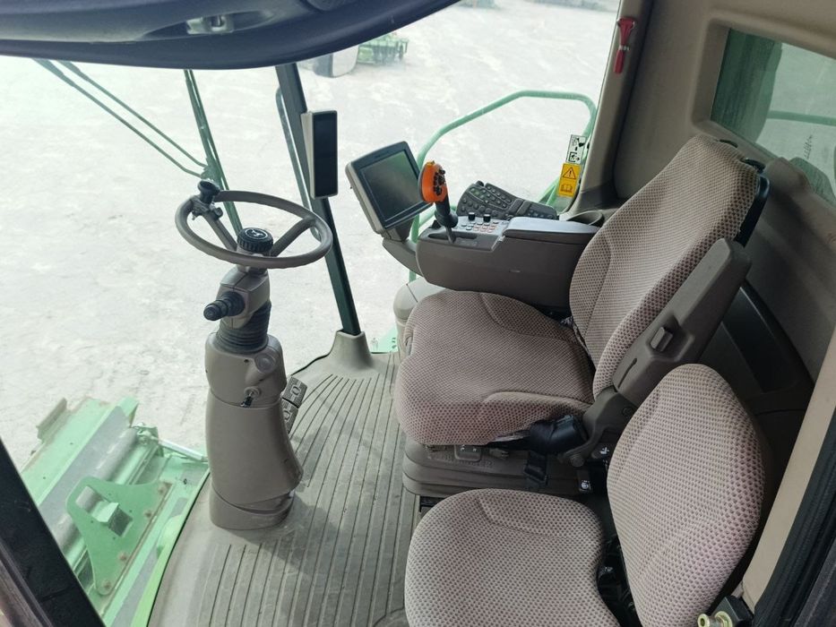 Комбайн John Deere S690i Продаж