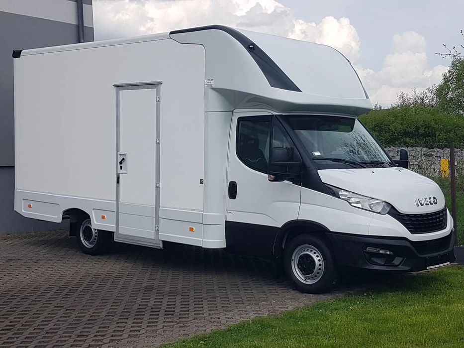 Iveco DAILY KONTENER NISKOPODŁOGOWY 4,43x2,23x2,42 SKLEP FOODTRUCK BAR KLIMA KONIOWÓZ KAMPER  Kontener Niskopodłogowy 4,43x2,23x2,42 Sklep Kamper Foodtruck Bar AC