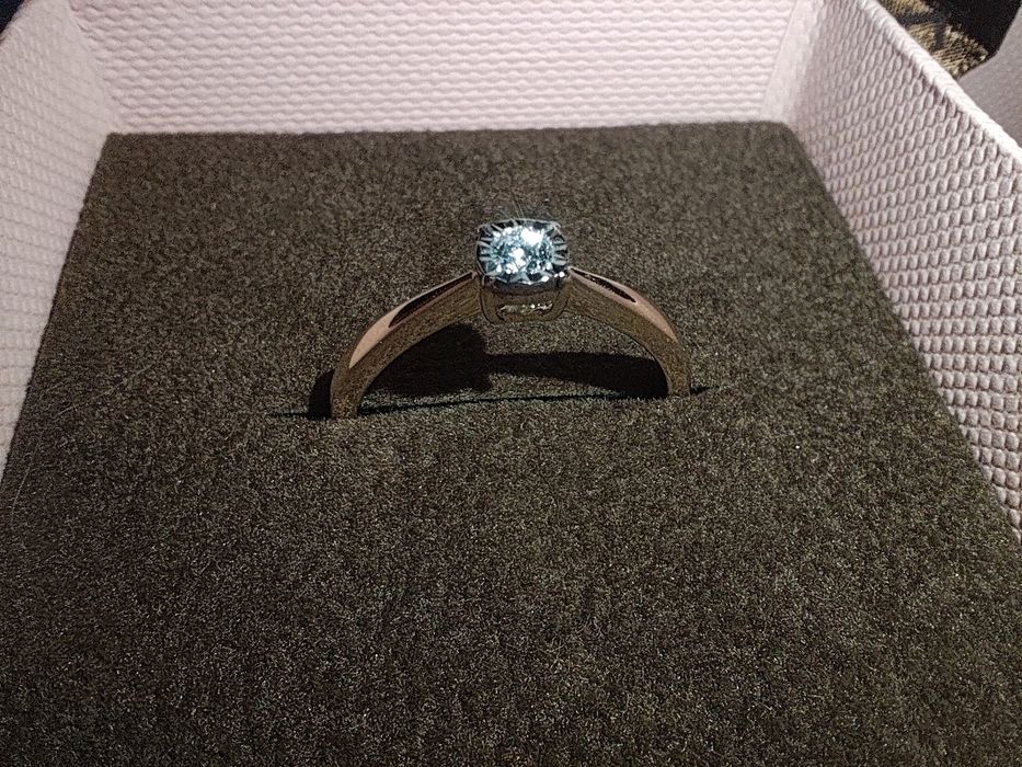 Pierścionek zaręczynowy z brylantem 585