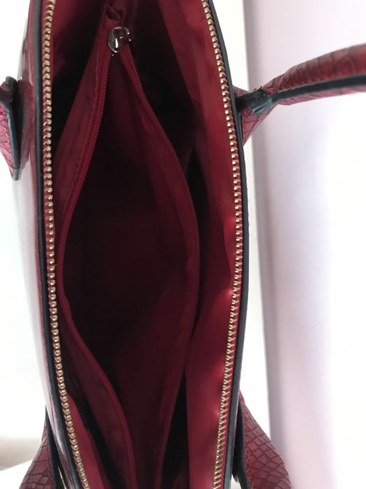 Mala de Senhora Vermelha