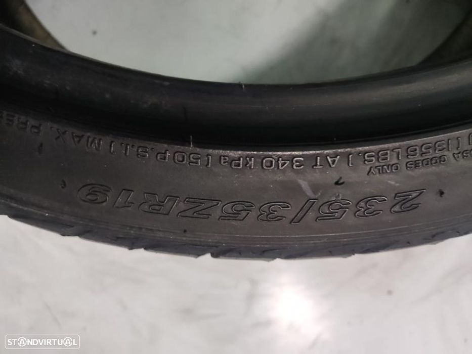 2 pneus semi novos 235-35r19 roadstone - oferta dos portes