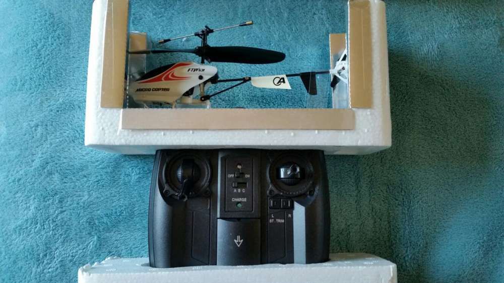 Small helicopter with wireless controller, new, still in sealed box64586414409219121