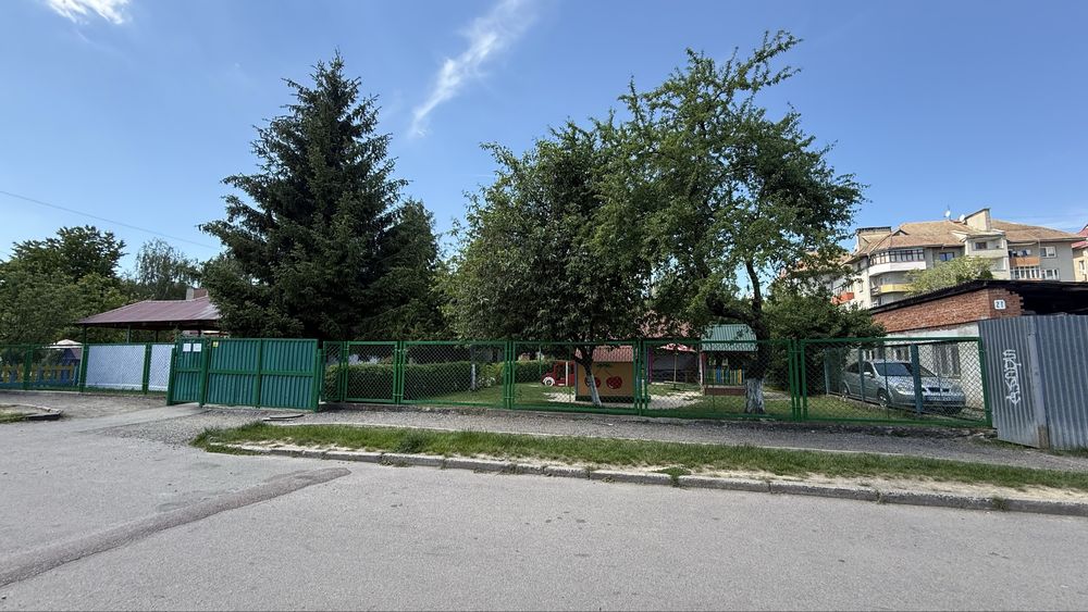 Терміново !! Продаж будинку поруч з пл. Корятовича . Центральні комунікаціі