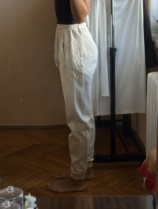 Бежеві спортивні стани Staff