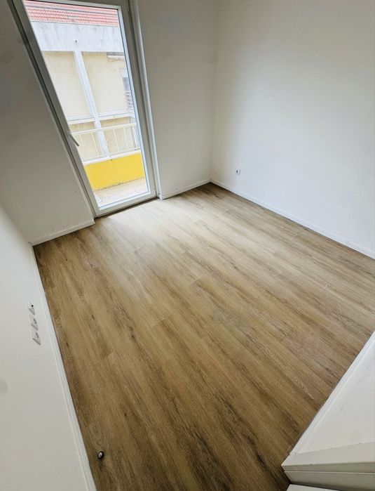 T2 Remodelado a Estrear na Brandoa – 1.100€