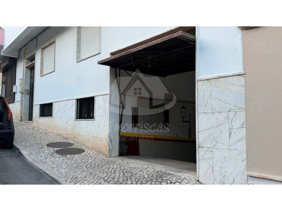 Garagem fechada / Box com 15m2 - Bom Sucesso, Alverca do Ribatejo