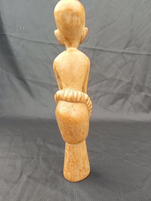 Drewniana afrykańska figurka