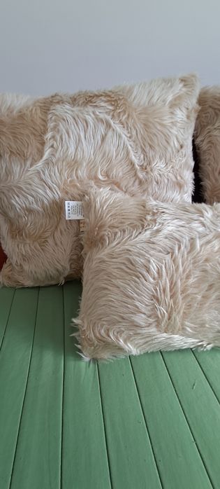 Conjunto 4 almofadas decorativas em pêlo sintético/ peluche Novas
Medi