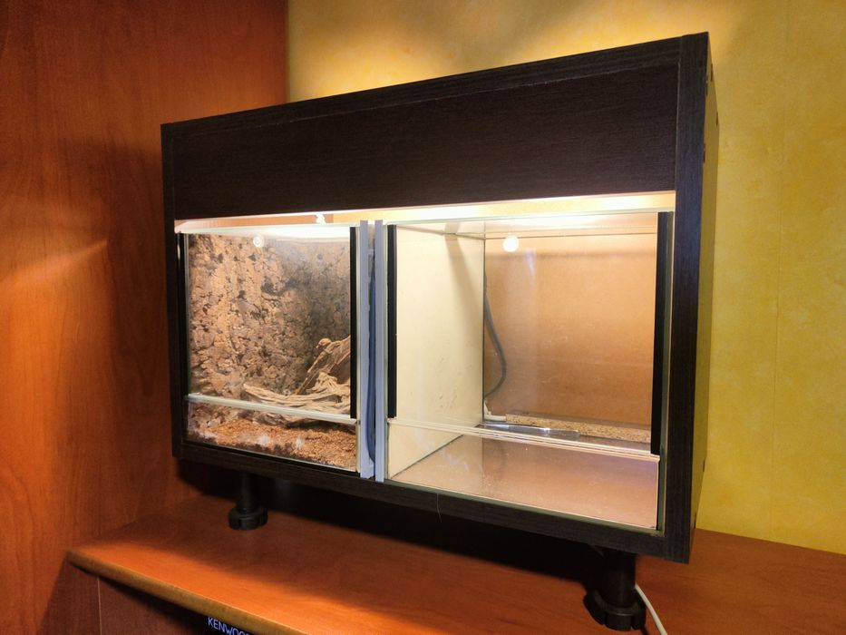 Terrarium dwukomorowe, podświetlane i podgrzewane