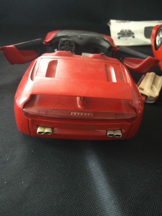 Conjunto 5 Super Carros e Livro da Ferrari