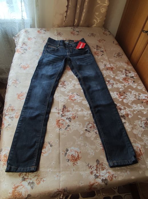 Джинсы скинни, на девочку,фирмы Lemmi, на рост 152 см, новые