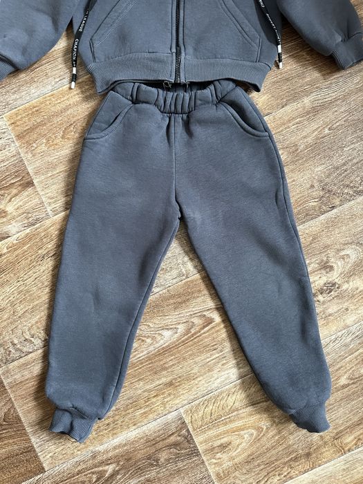 Продам теплий костюм на хлопчика 3-4 роки