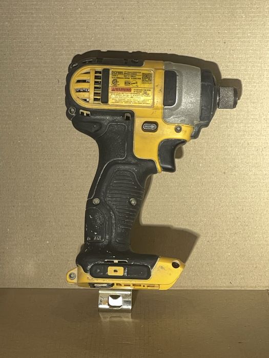 Імпакт Dewalt DCF885
