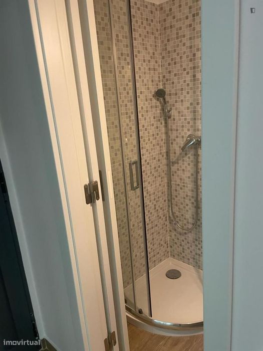 Quarto - localizado em Parque das Nações Lisbon