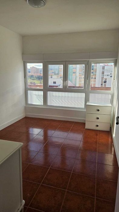 T4+1 Duplex 144 m2 Santo António dos Cavaleiros, Loures
