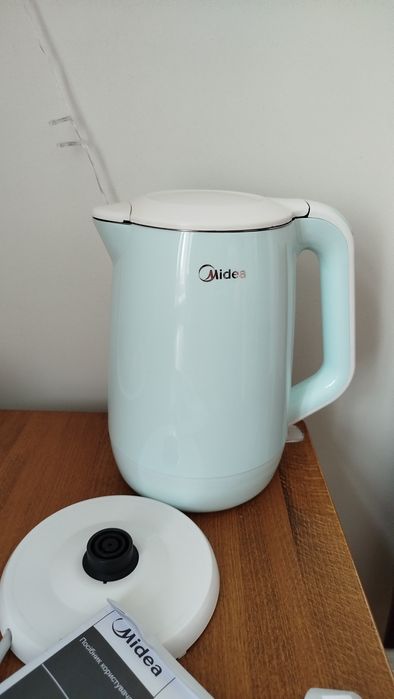 Продам электрочайник Midea