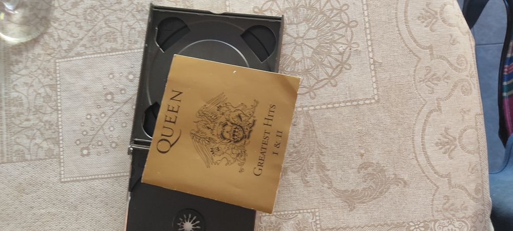 Cds duplos dos Queen e do Bruce Springsteen the river