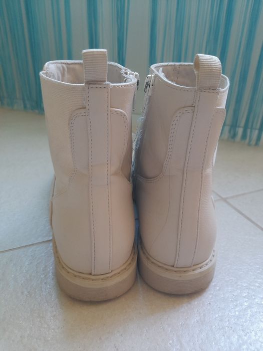 Bota com elástico