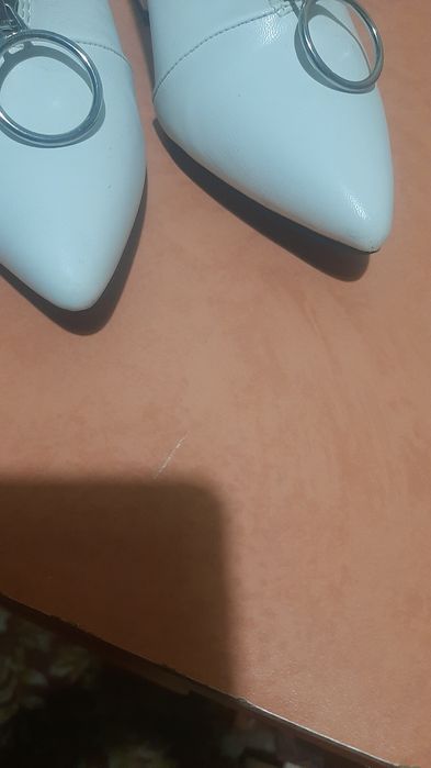 Ботильоны. Белого цвета