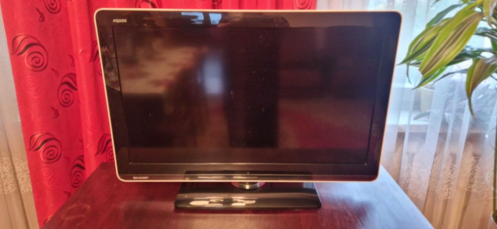 Sharp Aquos telewizor model lc32le320e