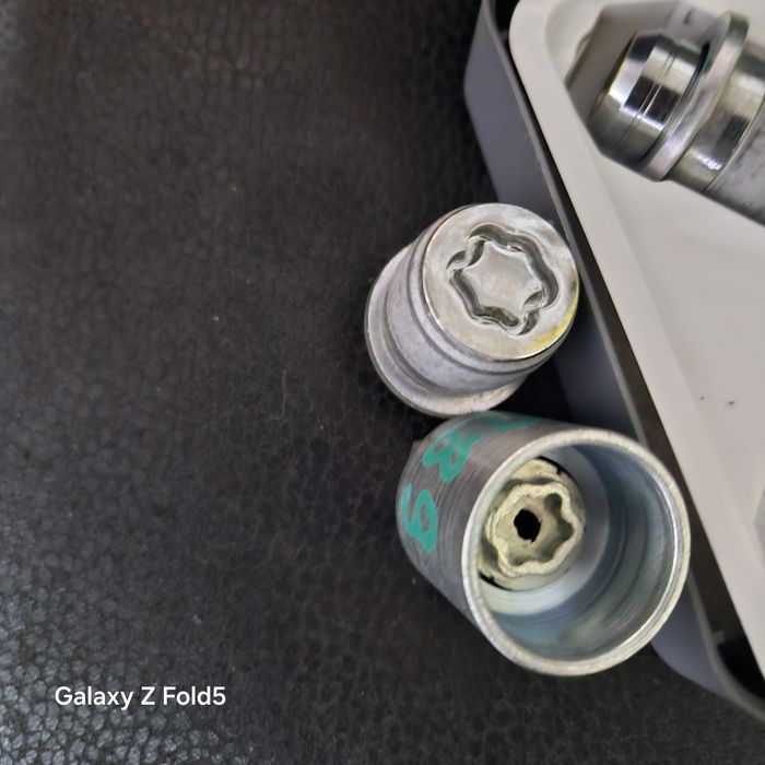 Nowe nakretki zabezpieczające Toyota CHR Yaris Corolla Auris Camry