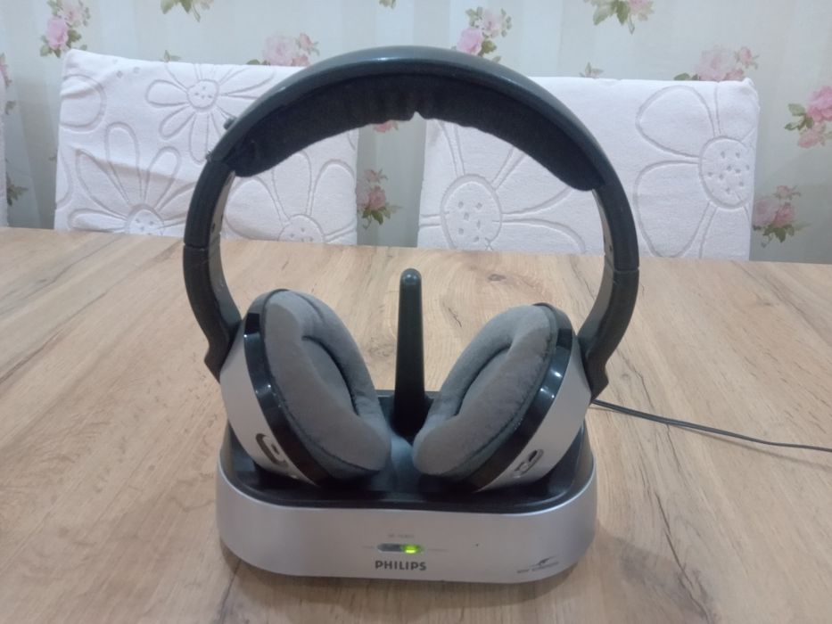 Безпроводные радио наушники  Philips SBC HC 8520