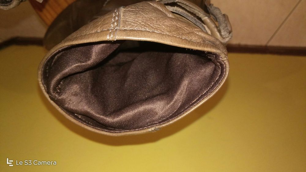 Botins castanho brilhantes, em pele, forrados a têxtil, como novos