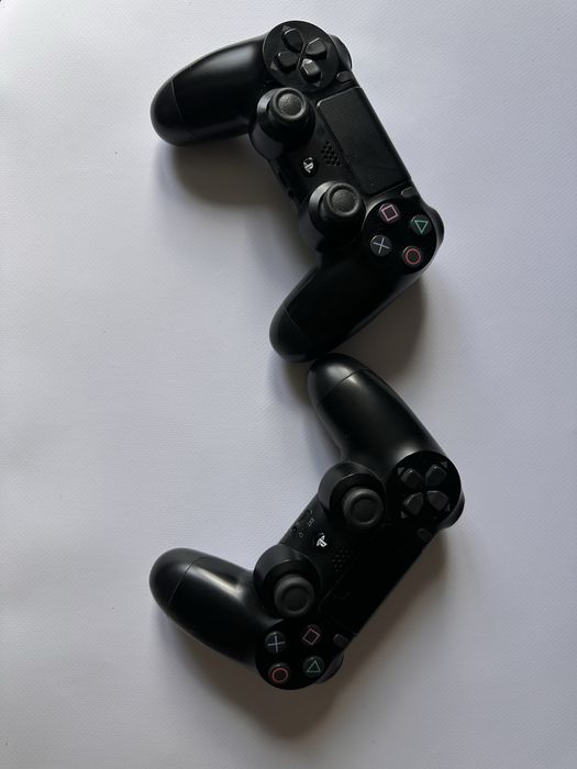 Sony PlayStation 4 pro  1 TB+ 1 геймпад