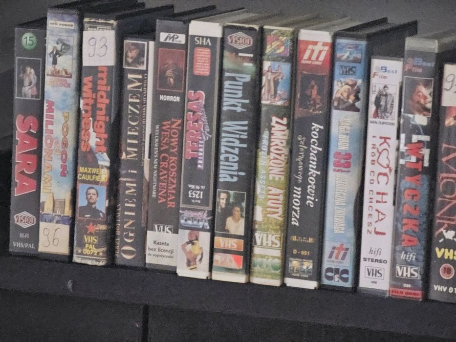 Sprzedam kasety VHS w tym dużo  filmów orginalnych