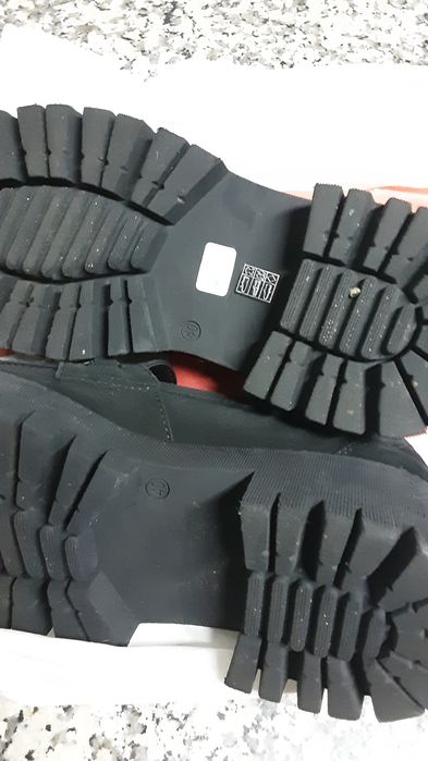 Sapatos  de senhora  em pele camurça  T.40