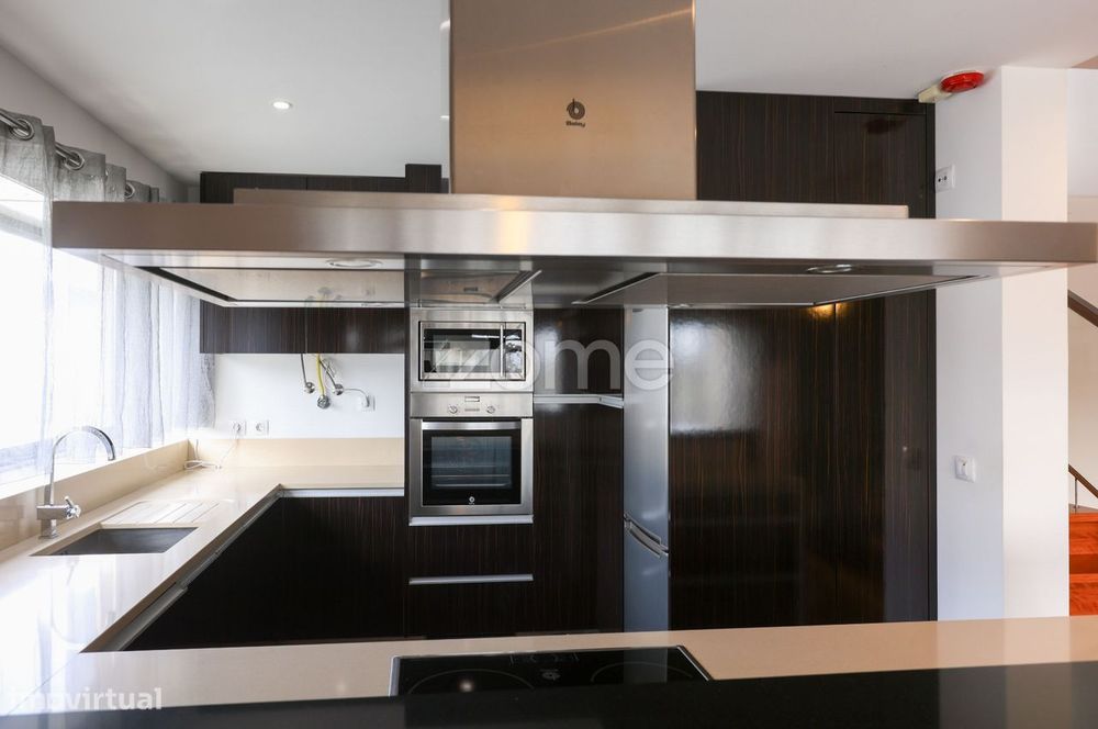 Apartamento T2+1 Duplex em Cond. Fechado com Piscina Cepães, Espose...