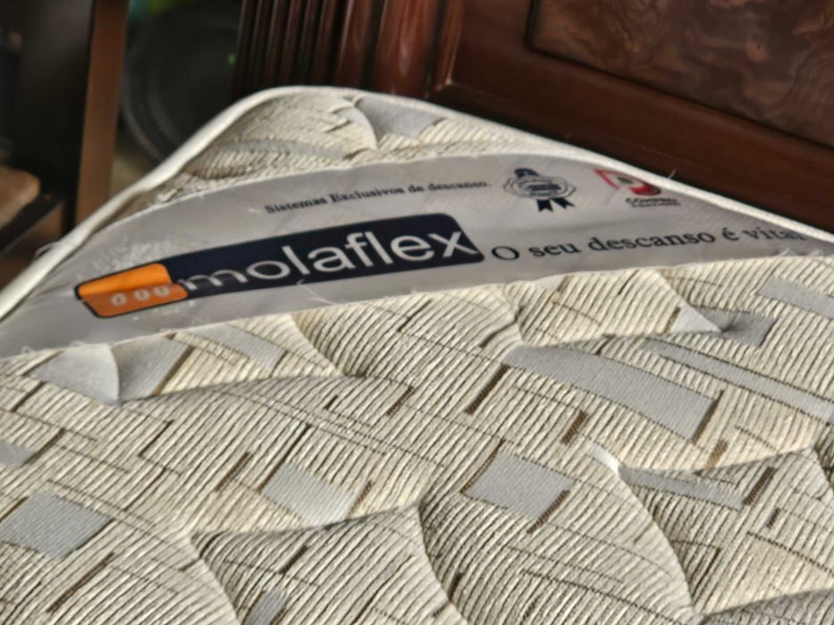 Excelente cama com estrado e colchão Molaflex - óptim