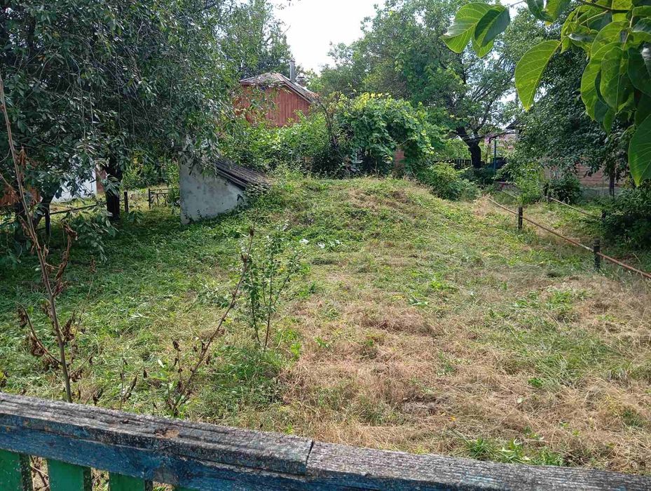 ТЕРМІНОВО  ПРОДАЄТЬСЯ  будинок на дві окремі половини смт.Червоне Бердичівський р-н, Житомирська обл